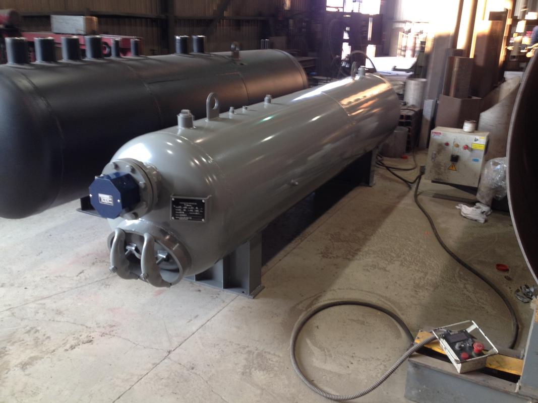 Horizontal hot water storage tank with electric heating element