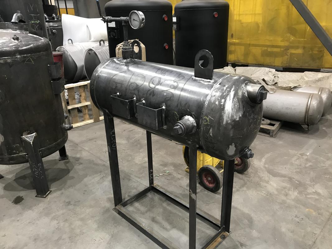 Condensate tanks with supports